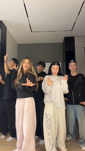 Всех люблю 🖤