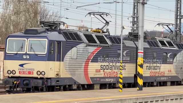 Электровоз Шкода 131 015-0 следует резервом