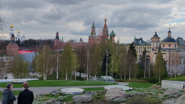 Вид из парка Зарядье.