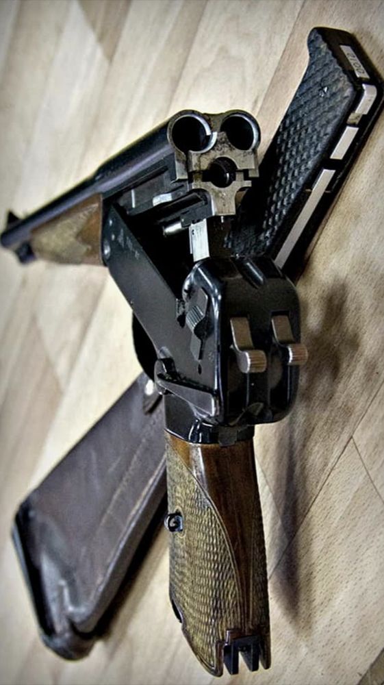 ТП-82 — охотничий неавтоматический трёхствольный пистолет, входивший в состав комплекса СОНАЗ