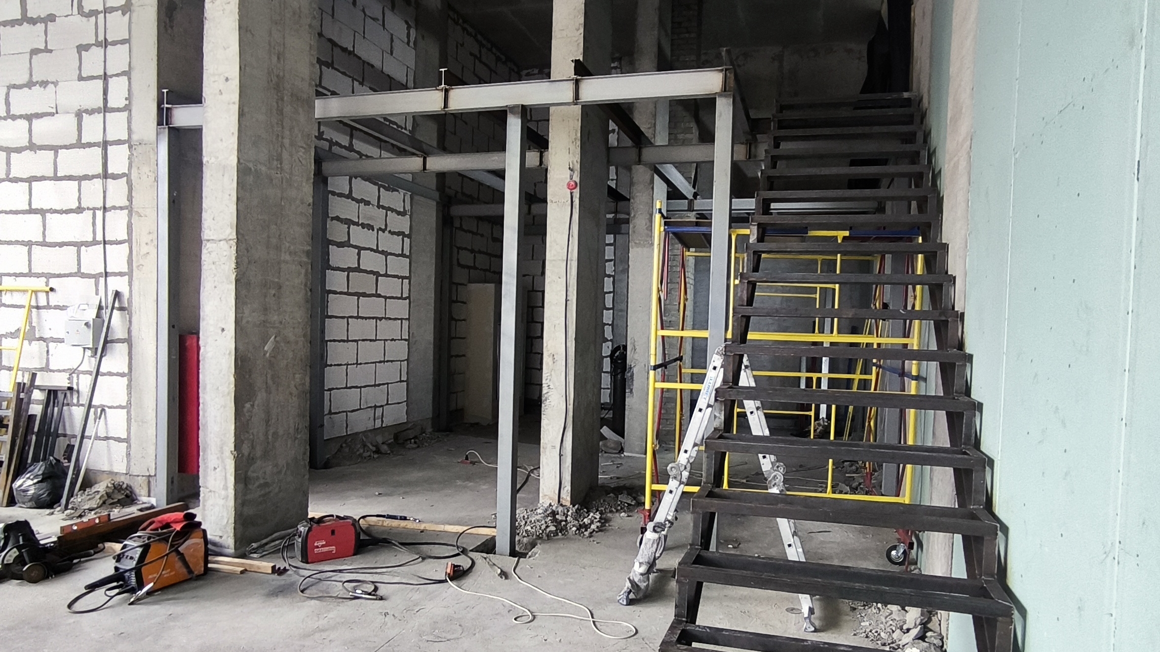 Изготовление и монтаж антресоли с лестницей