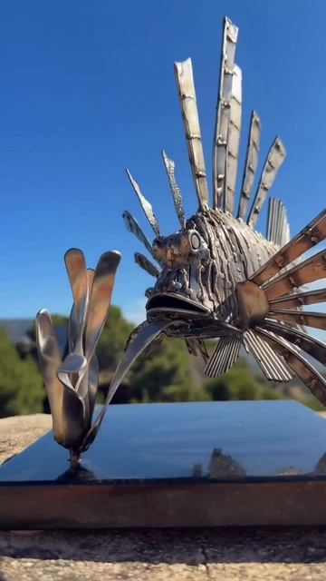 Срульптура рыбы из металла