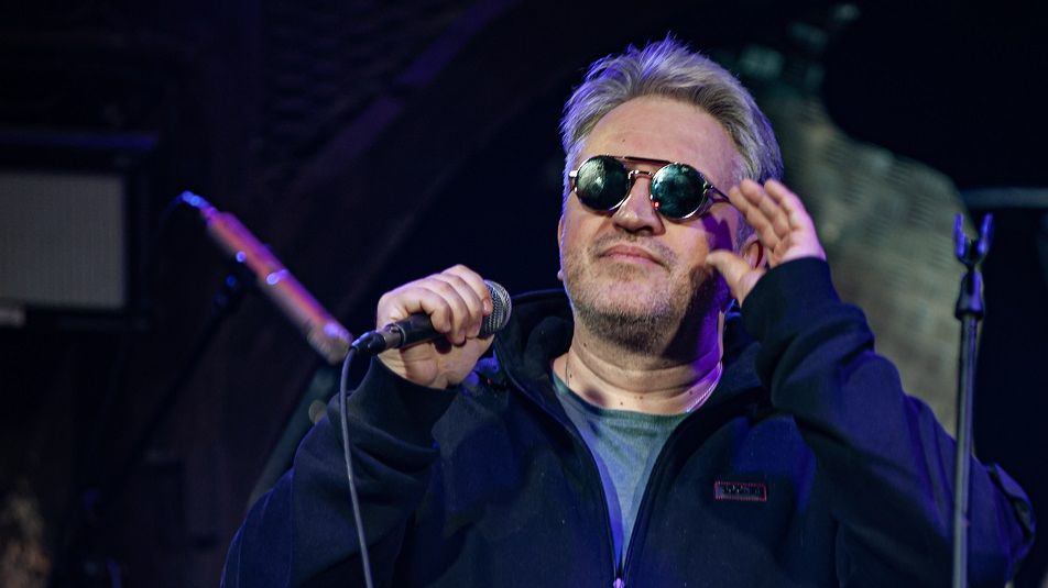 Фронтмен и автор текстов группы Тюленева без ансамбля