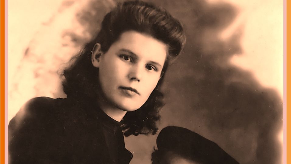 Мама....В этом году ей было бы 99