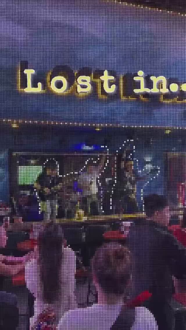 Знаменитая Bui Vien Walking Street в Хошимине каждый вечер преображается в ночной клуб