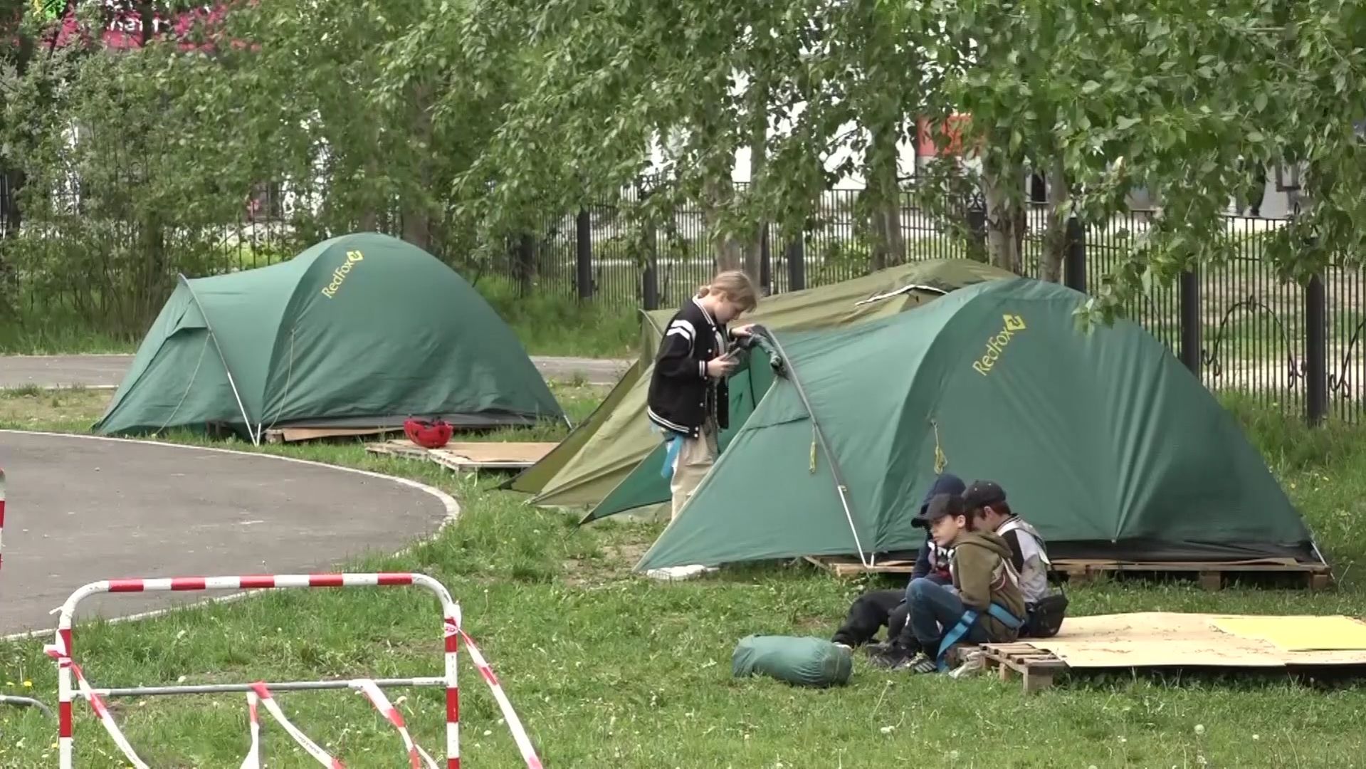 В Нижневартовском районе дети участников СВО получают бесплатные путёвки в летние лагеря