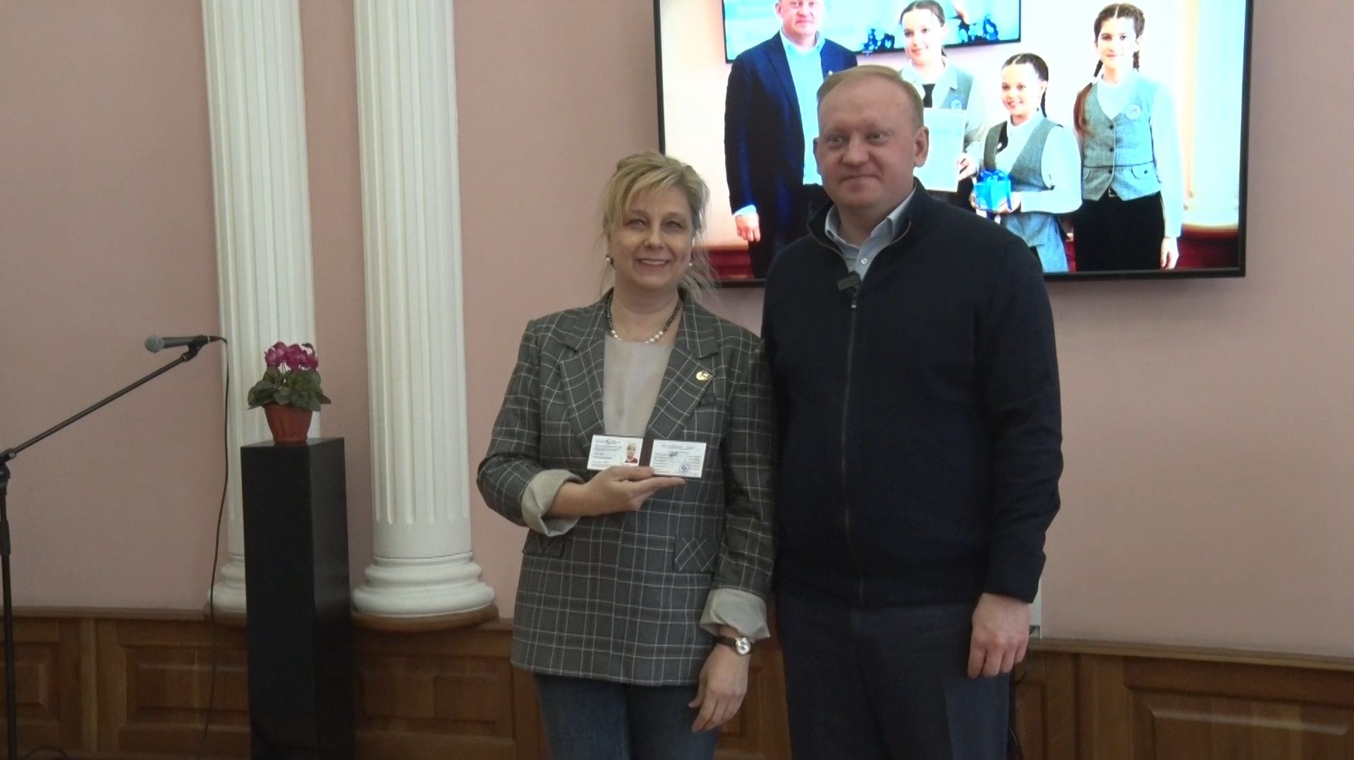 На заседании Бийского отделения Союза журналистов России вручили награды и приняли новых членов