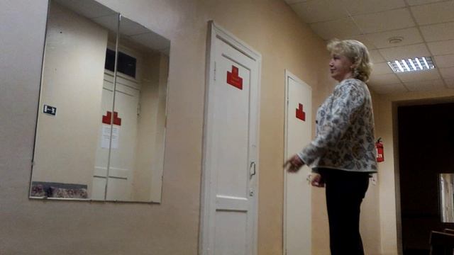 Таня перед зеркалом без отражения