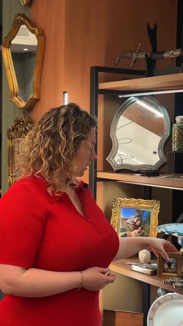 Два редких лота: крест-мощевик XVIII века и фарфор по Рембрандту