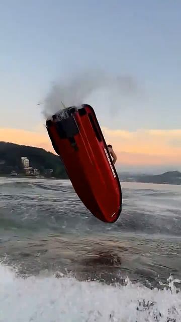 финтанул на аквабайке.mp4