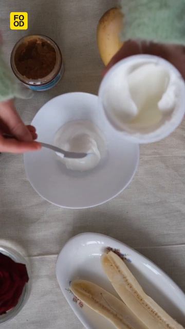 Банановый сплит — американский десерт с арахисовой пастой на скорую руку