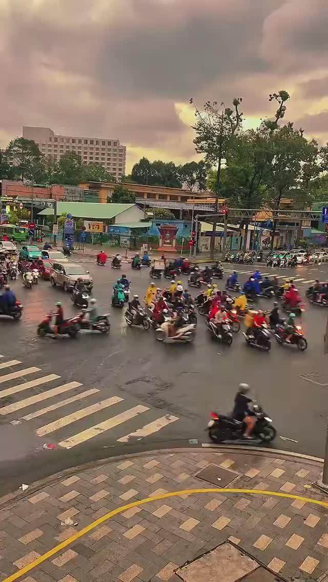 Один из перекрестков Хошимина в час пик