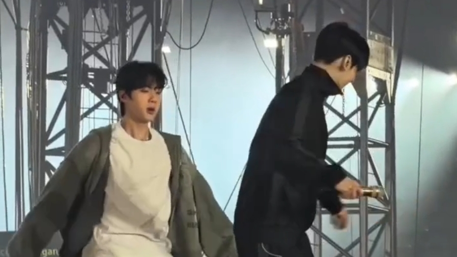 BTS(саундчек) Джин - Чонгук