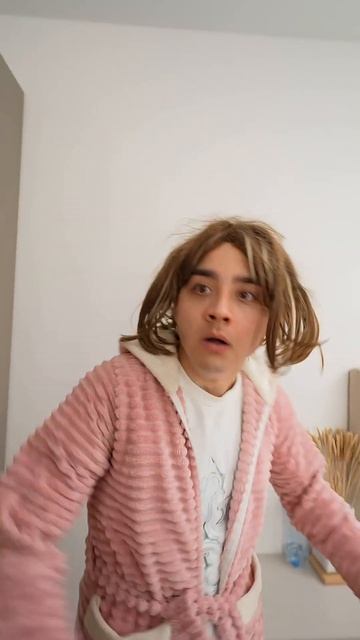 лажите учебник под подушку