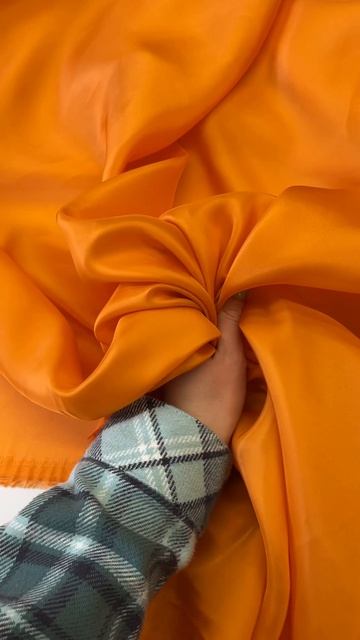 Шелк с вискозой Valentino в желто-оранжевом цвете