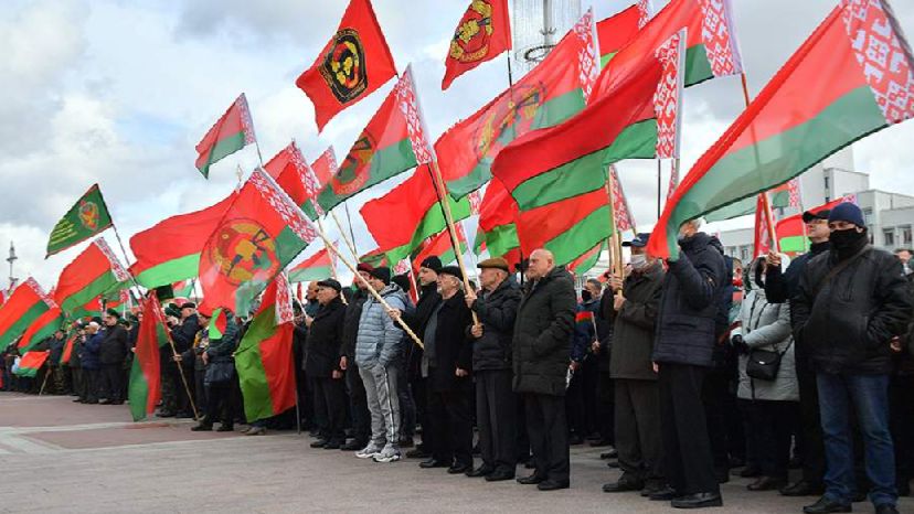 Лукашенко допустил зависть западных политиков из-за его поддержки народом