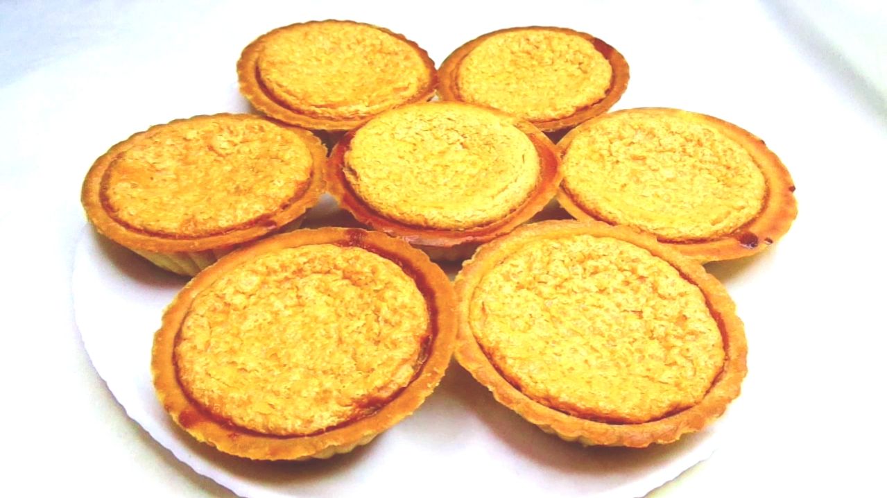 Вкусный десерт в тарталетках с вареной сгущенкой к чаю для всей семьи готовится просто и быстро