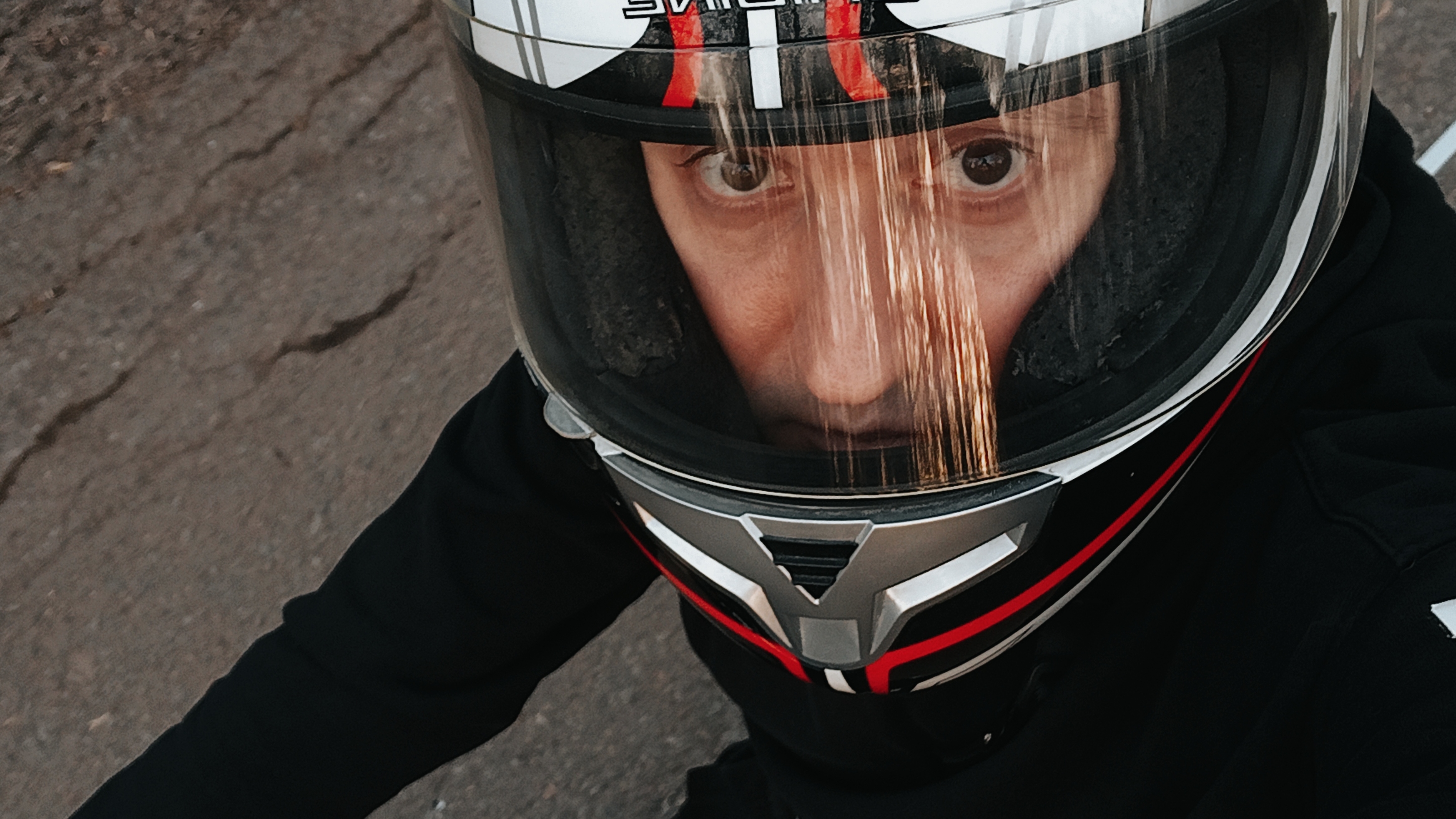 Остановился со скутером. Вайб. 