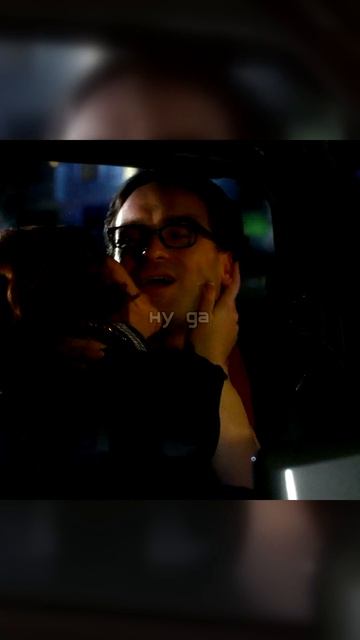 Теория Большого Взрыва  Поцелуй и совесть Леонарда!  Говард такой классный... 