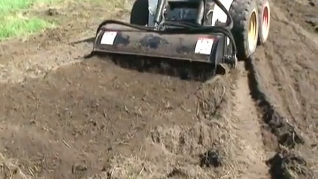 Культиватор Bobcat в работе