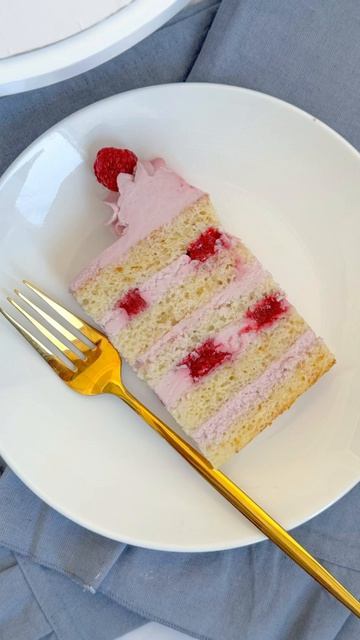 Дарю рецепты самых популярных тортов на беспла💸ном вебинаре для начинающих кондитеров ❤️