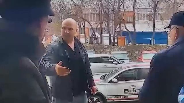 В Новосибирске автоинструктор напал на семью с ребенком-инвалидом из-за задетой машины

Неадекват пе