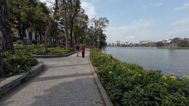 Ханой Озеро Хоан Кьем набережная днем Вьетнам 16 марта 2026 г