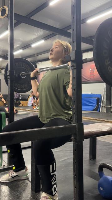 Жим штанги сидя над головой