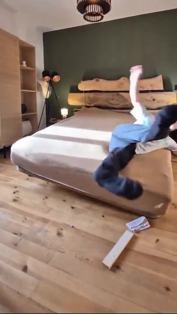 Хотите уникальный интерьер но бюджет ограничен? Сделайте ключевой предмет мебели сами как эта ф...