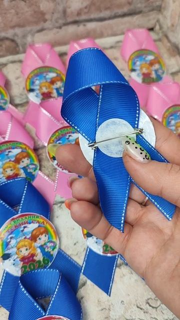 Значки брошки для выпускного