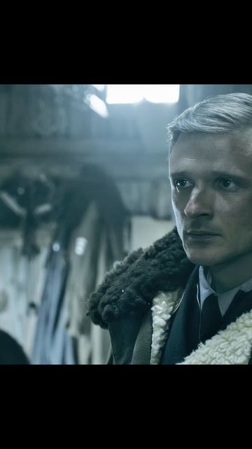 Отделил линией немцев и британцев