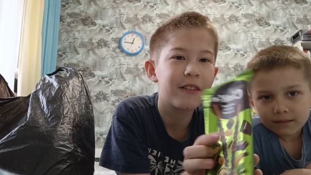 Закупились вкусняшками с Богданом