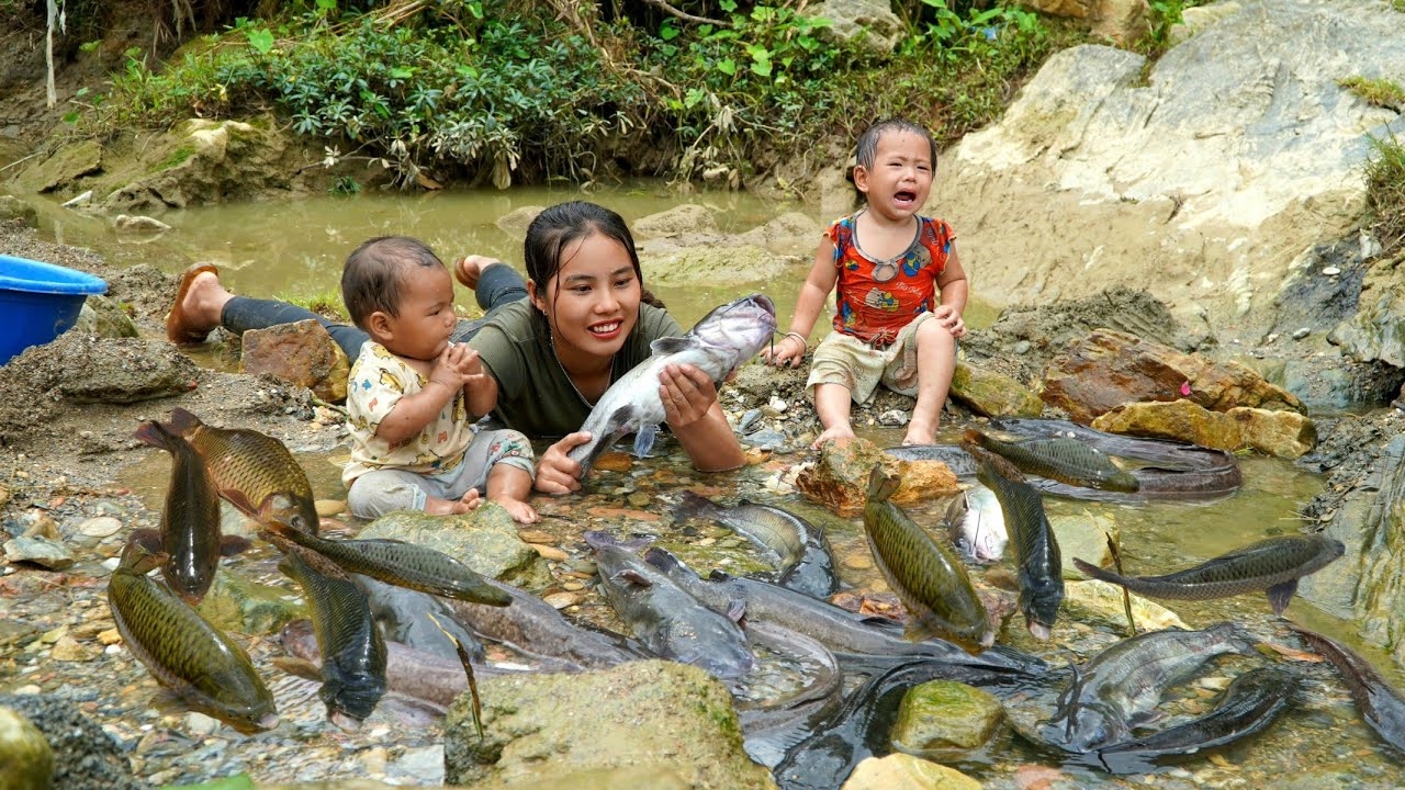 Мама поневоле. Дуонг. Ловим рыбу специальными капканами с детьми. Торговля на рынке. Серия 126