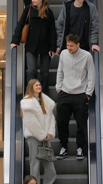 михаилкруг юмористы фраервесельенаэскалаторе Rutube