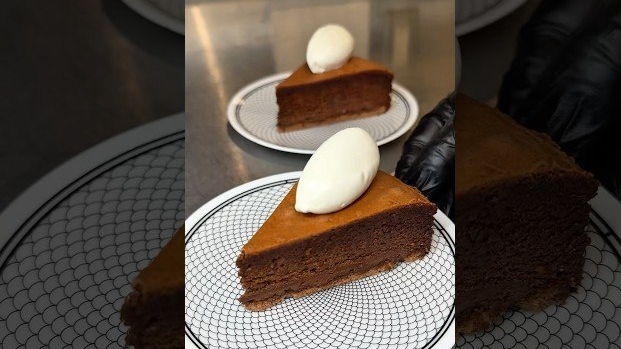 Насыщенный воздушный и сливочный шоколадный торт 