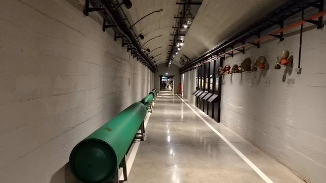 Одна из подземных потерн в подземной секретной базы подводных лодок ВМФ СССР.