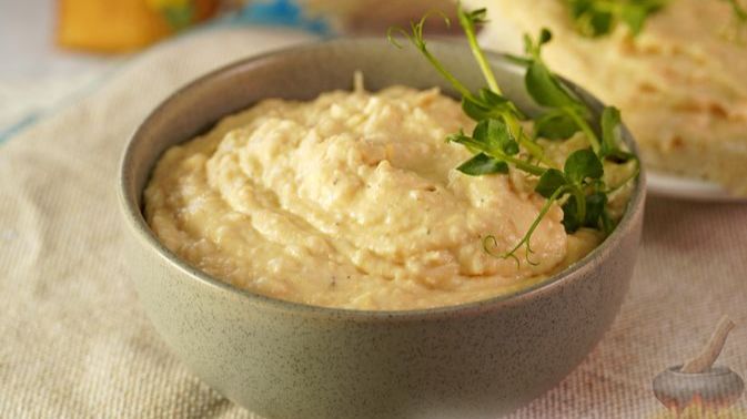 НАМАЗКА ИЗ ФАСОЛИ С ПЛАВЛЕНЫМ СЫРОМ И ЯЙЦАМИ