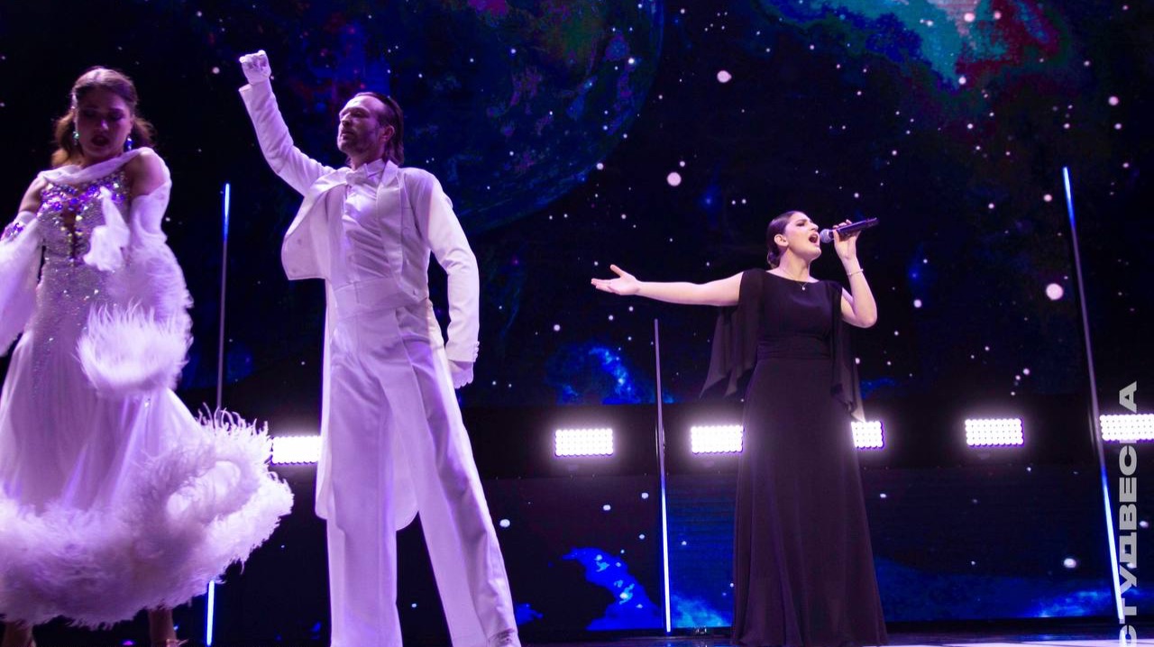 Песня на армянском языке. Сона Рубенян - Достаточно упрямый чтобы жить