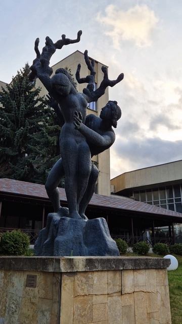 Скульптура Апполон и Данная. Территория санатория Джинал Кисловодск.