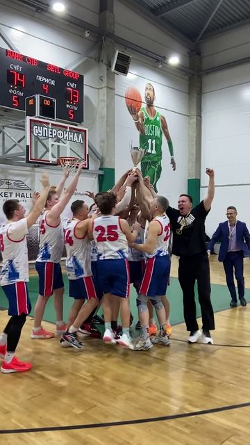 Чемпионы Пятого Дивизиона Чемпионата НБЛ — «Банк Санкт-Петербург».