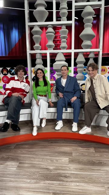 Завтра (19 апреля) в 13.10 наш выпуск «Видели видео» на Первом 🚀
Наснимали, нашутили, - теперь насмо