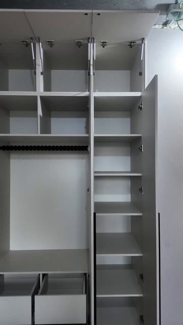 Классический белый шкаф в спальню