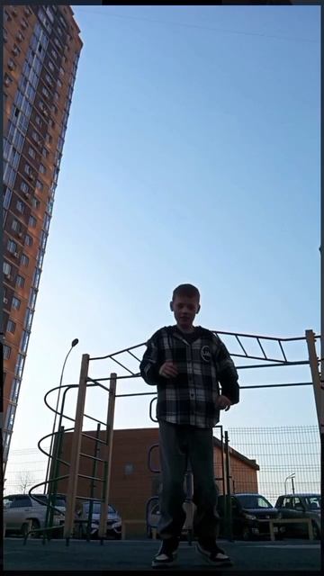 Я когда гуляю создаю видео с друзьями