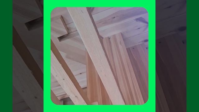 1000056361.mp4 Собака наблюдает за устройством лестницы на 2-ой этаж в доме А-фрейм