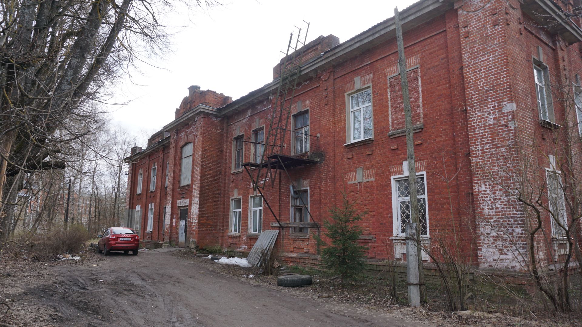 Струнино. Город красных развалин