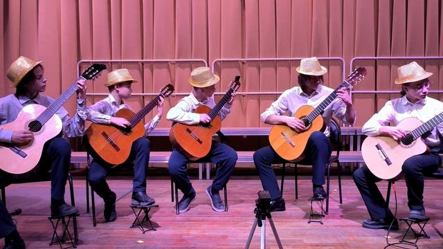 17. Виницкий - В испанском стиле. Исп. ансамбль гитаристов Апрель