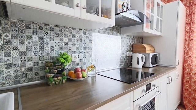 Екатеринбургв Срочной Продаже Трехкомнатная квартира 88.2 м.2 на 15 эт