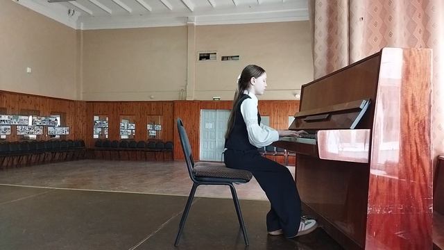 Фисенко Анна ДМШ  2 г. Белгород  10 лет
В КоровицынПервая проталинка 