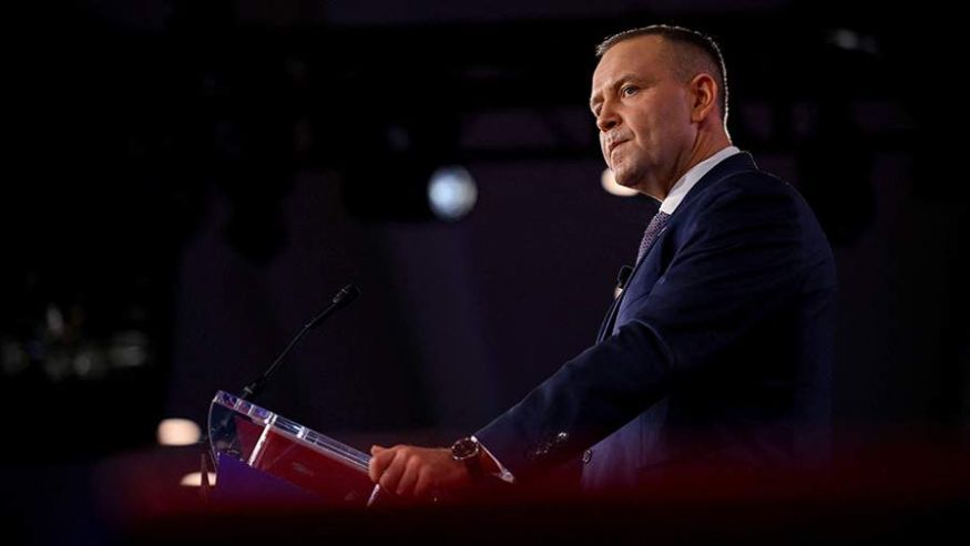 Навроцкий выронил пакетик со снюсом во время интервью