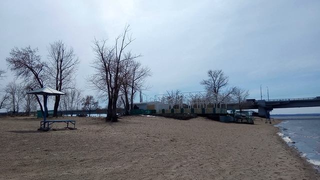 Саратов. Волга. Пляж. 17 апреля